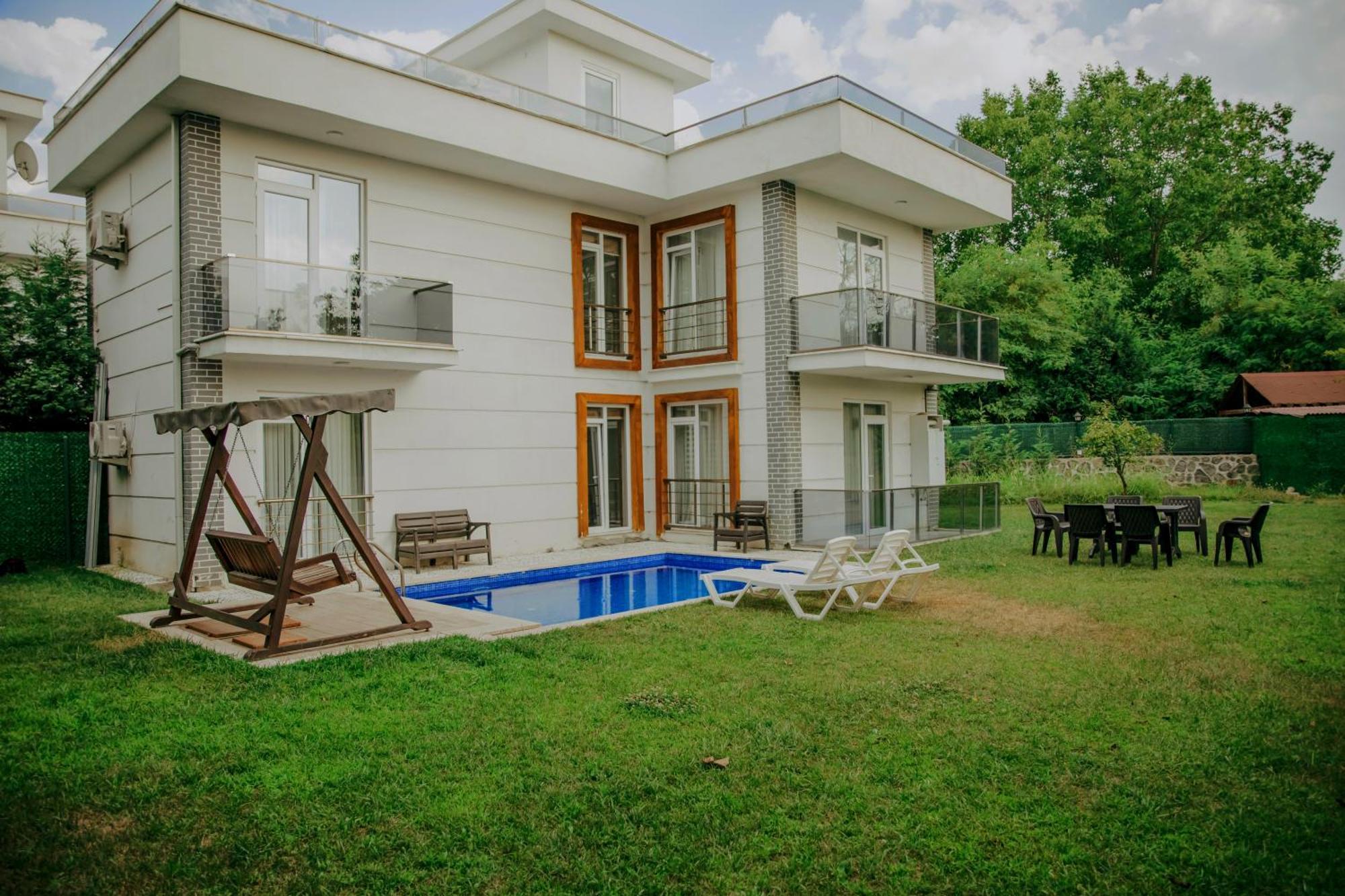 Lakepark Villa *