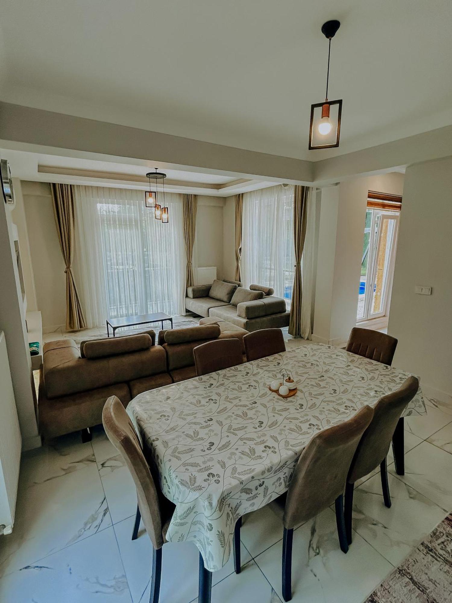 Lakepark Villa